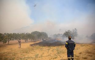 Helicopter crew killed in Greece fires