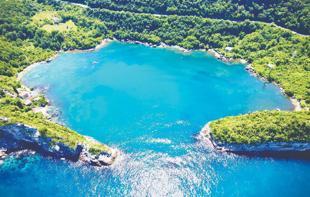 Gideros Bay welcomes visitors with scenic beauty