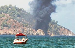 115 jump into sea as tour boat catches fire off Fethiye