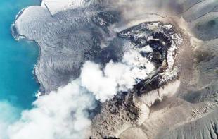 Indonesia’s main airport suspends operations after volcanic eruption