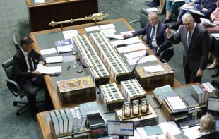 Australia plans visa curbs to ease housing pressure