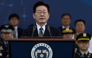 South Korea leader urges Pyongyang dialogue