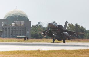 Taiwan receives its first US-made F-16V fighter jets