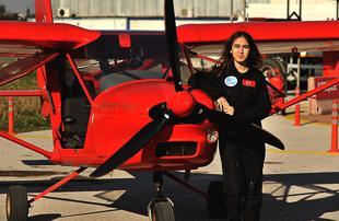 Teen achieves solo flight as Türkiyes youngest female pilot