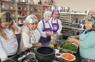 İzmir moves to preserve fading village recipes