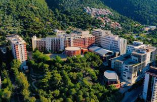 Three detained over leaked student photos at İzmir university