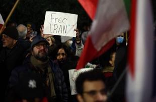 New protests erupt in Iran despite internet shutdown