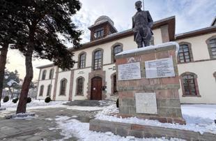 Historic Erzurum congress building closed to visitors over quake safety concerns