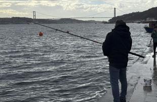 Warm winds draw anglers to Istanbul’s shores