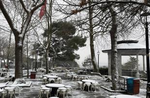 Cold snap strikes again as Istanbul rain turns into snow spectacle