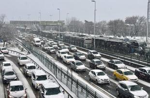 Snow-covered streets, transit woes haunt daily life in Istanbul