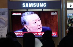 Ex-South Korea leader apologizes for martial law crisis