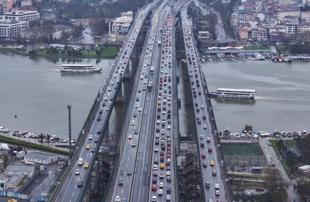 Schools resume in Türkiye as post-Eid surge grips highways