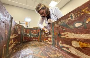 Türkiye begins restoration of wooden sarcophagi, historic textiles