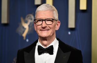 Apples Tim Cook to step down as CEO in September