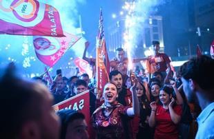 Galatasaray in seventh heaven after Süper Lig title