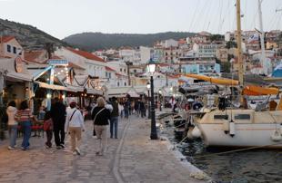 Turkish tourists flock to Greek islands during Eid