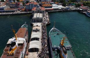 Summer crowds arrive on Istanbuls Büyükada