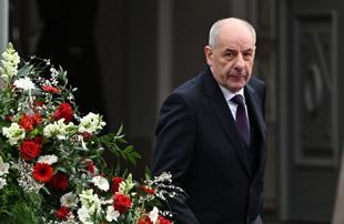 Hungary premier ups pressure on president