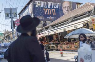 Netanyahu, ministers, thousands of Israelis enter Western Wall plaza