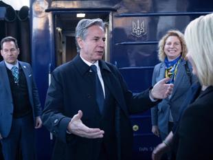 Blinken in Ukraine on unannounced visit to show US support