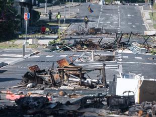 France mounts major operation to open route to New Caledonia