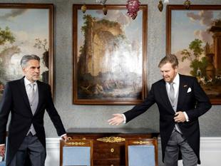 New Dutch PM sworn in with mission to curb asylum