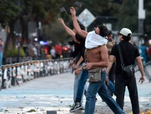 Clashes injure 120 at protest against Mexico president