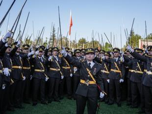 Court overturns dismissal of colonel over sword oath row