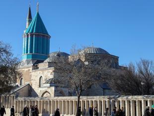 Konya marks anniversary of Rumi’s passing with global visitors, ceremonies