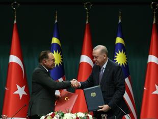 Türkiye, Malaysia vow to deepen defense ties, hit $10 bln trade target