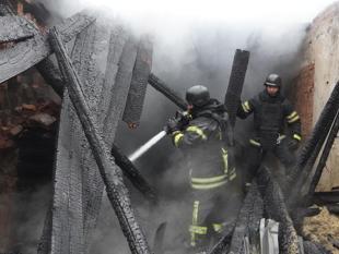 Russia strikes power plant, kills four in Ukraine barrage