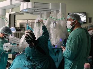 Doctors reject Elon Musk’s claims robots will replace surgeons