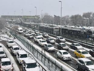 Snow-covered streets, transit woes haunt daily life in Istanbul