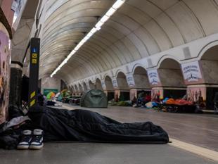 Russia resumes strikes on freezing Ukrainian capital ahead of talks