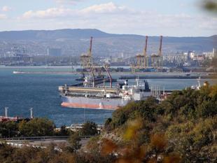 Moscow piles pressure on Washington over oil sanctions