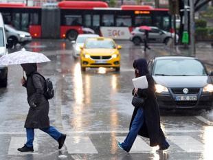 Red skies signal dust storm across Türkiye