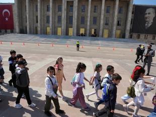 Turkish parliament to showcase students’ wishes for Children’s Day