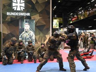 German army presses recruitment drive