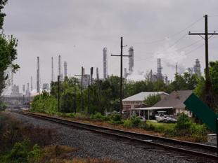 Money, lobbyists, inertia: why fossil fuels are so hard to quit