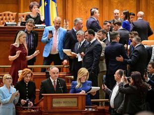 Romanian pro-EU PM loses no-confidence motion