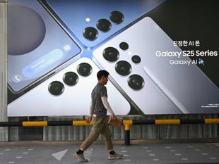 Oil sinks and stocks rally on peace hopes, Samsung tops $1 trillion