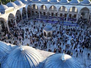 Türkiye marks 1st day of Eid al-Adha with prayers, rituals