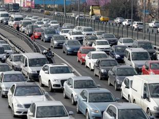 Post-pandemic car surge chokes Istanbul traffic