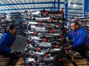 Chinas May factory activity flat as weak demand slows growth