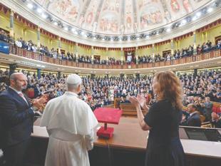 Pope urges action on tragic drama of migration