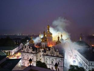 Deadly strikes on Ukraine leave Kiev cathedral in flames