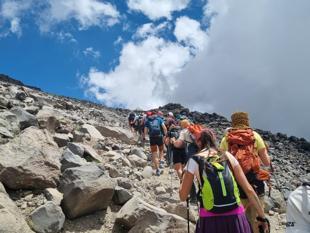 Nearly 4,000 climbers scale eastern Türkiye’s Mount Ağrı