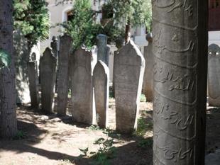 Academics map Istanbul gravestones to preserve heritage