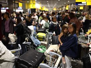 UK flight disruption continues